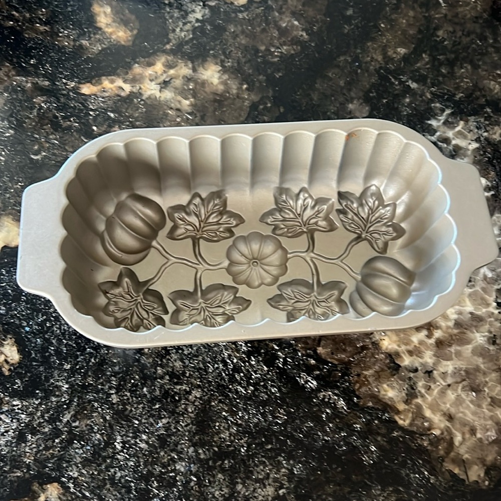 Nordic Ware cast aluminum pumpkin loaf pan 9 x 5